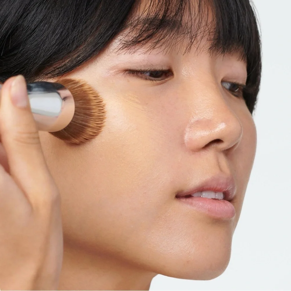 NEW Clinique Foundation Buff Brush - Makeup Brush